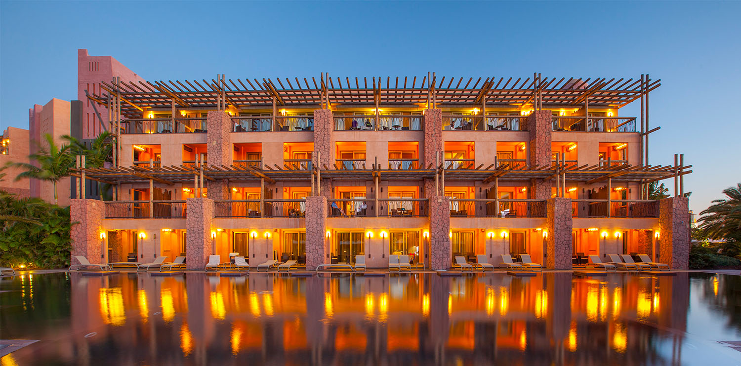  Ruhiger Pool des Hotels mit afrikanischem Thema Lopesan Baobab Resort in Meloneras, Gran Canaria 